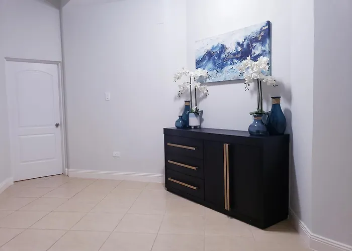 Ivys Luxury Townhouse