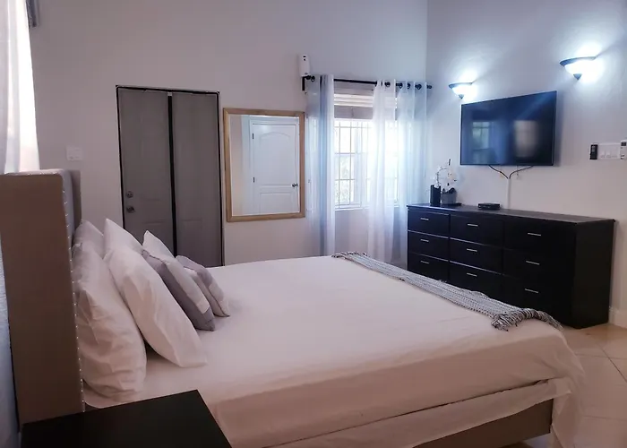 Ivys Luxury Townhouse