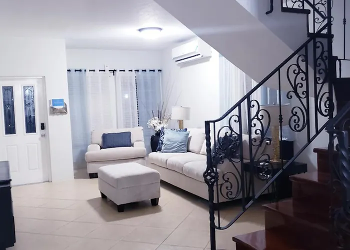 Ivys Luxury Townhouse