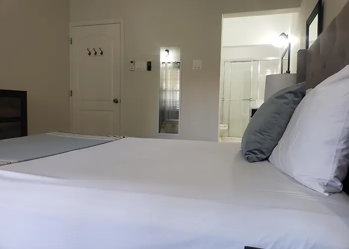 Ivys Luxury Townhouse