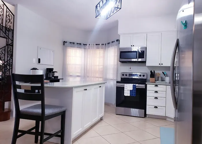 Ivys Luxury Townhouse *